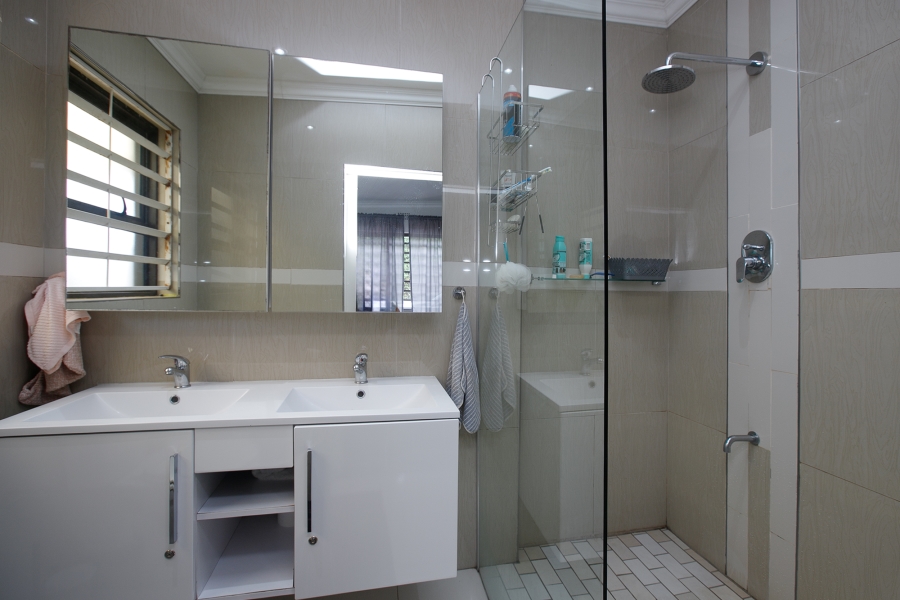 3 Bedroom Property for Sale in Claremont Village Western Cape